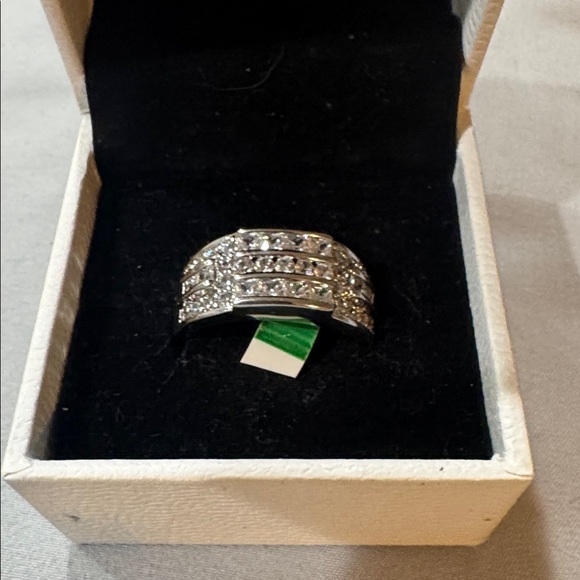 Women’s Ring NWT